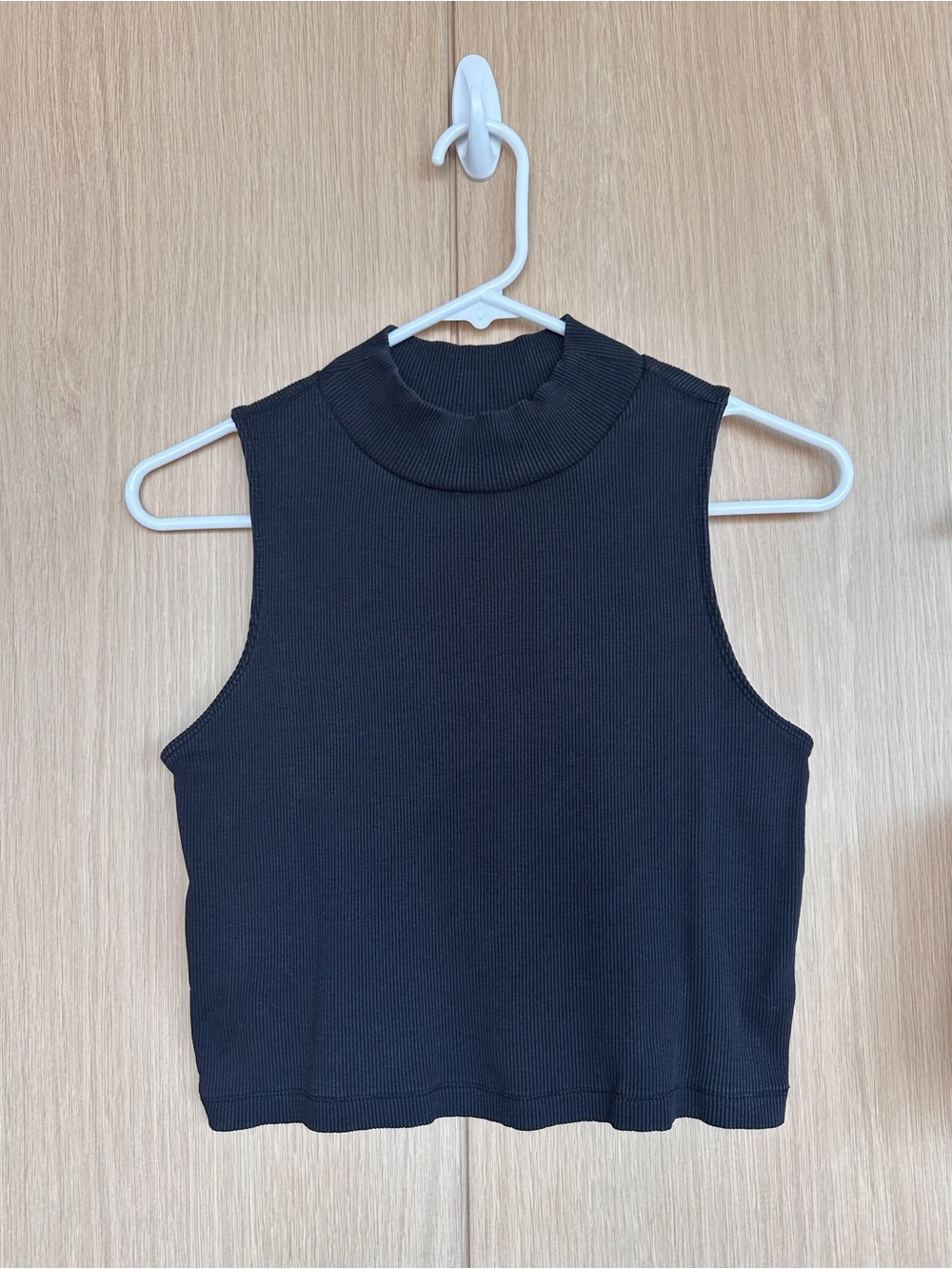 Everlane ribbed mockneck tank